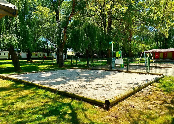 Camping Les 2 Salamandres Arces-sur-Gironde